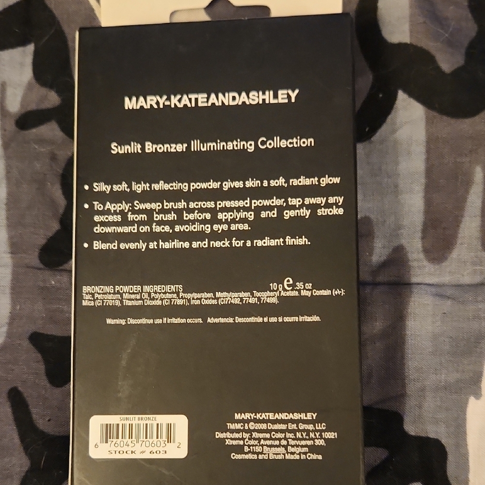Brown Bronzer Contour Makeup - Picture 3 of 4